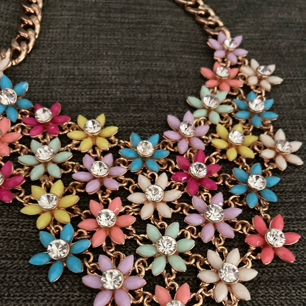 Flower bib - Picture 2 of 4